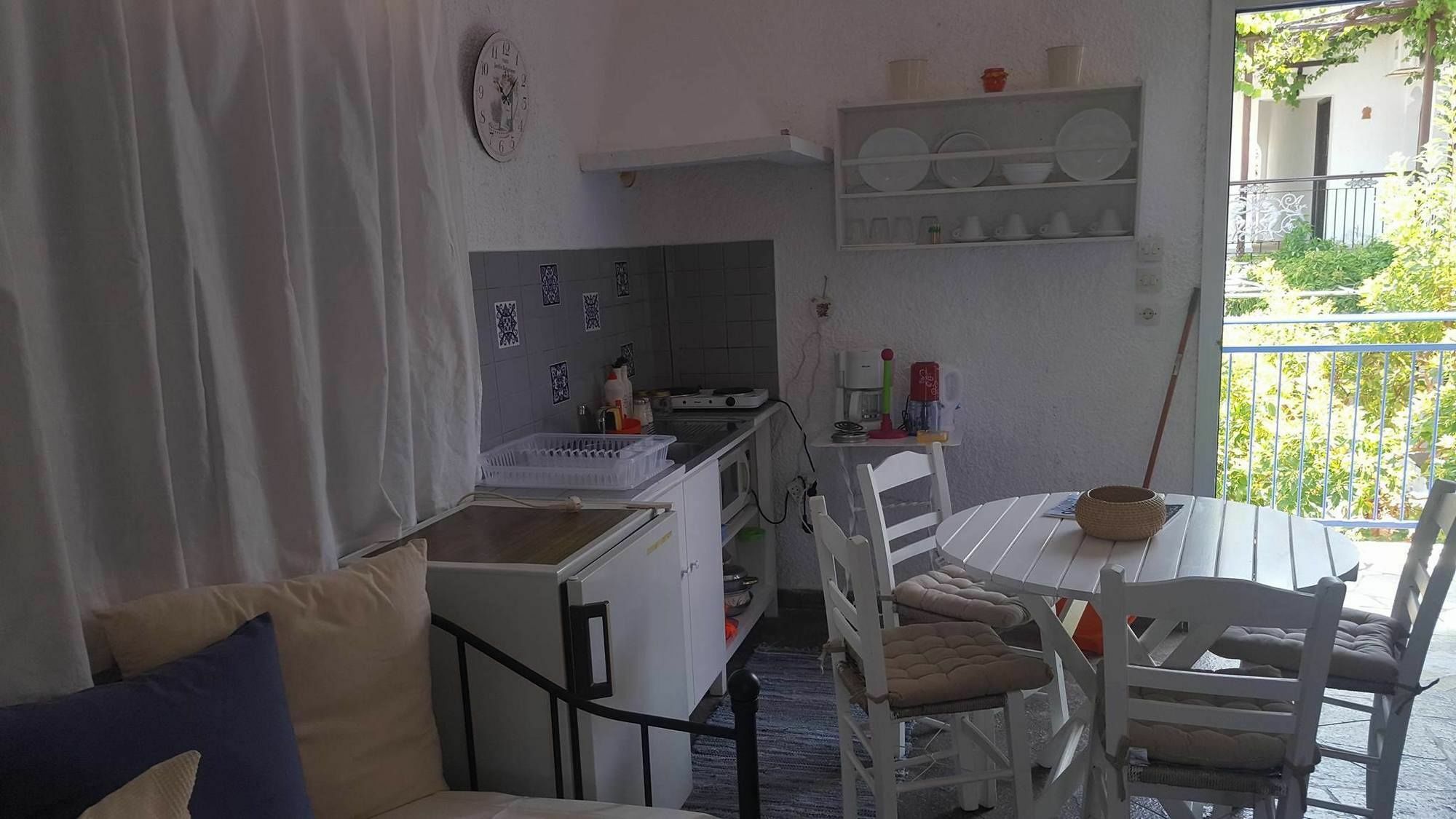 Mantos Rooms 1 ネオ・キリマ エクステリア 写真